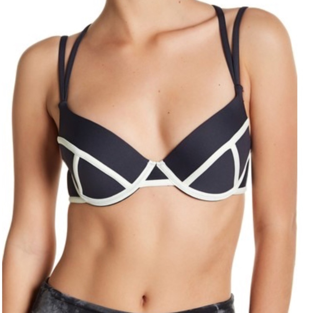 MAAJI ❤️‍🔥 NWT PADDED TOP SIZE SMALL